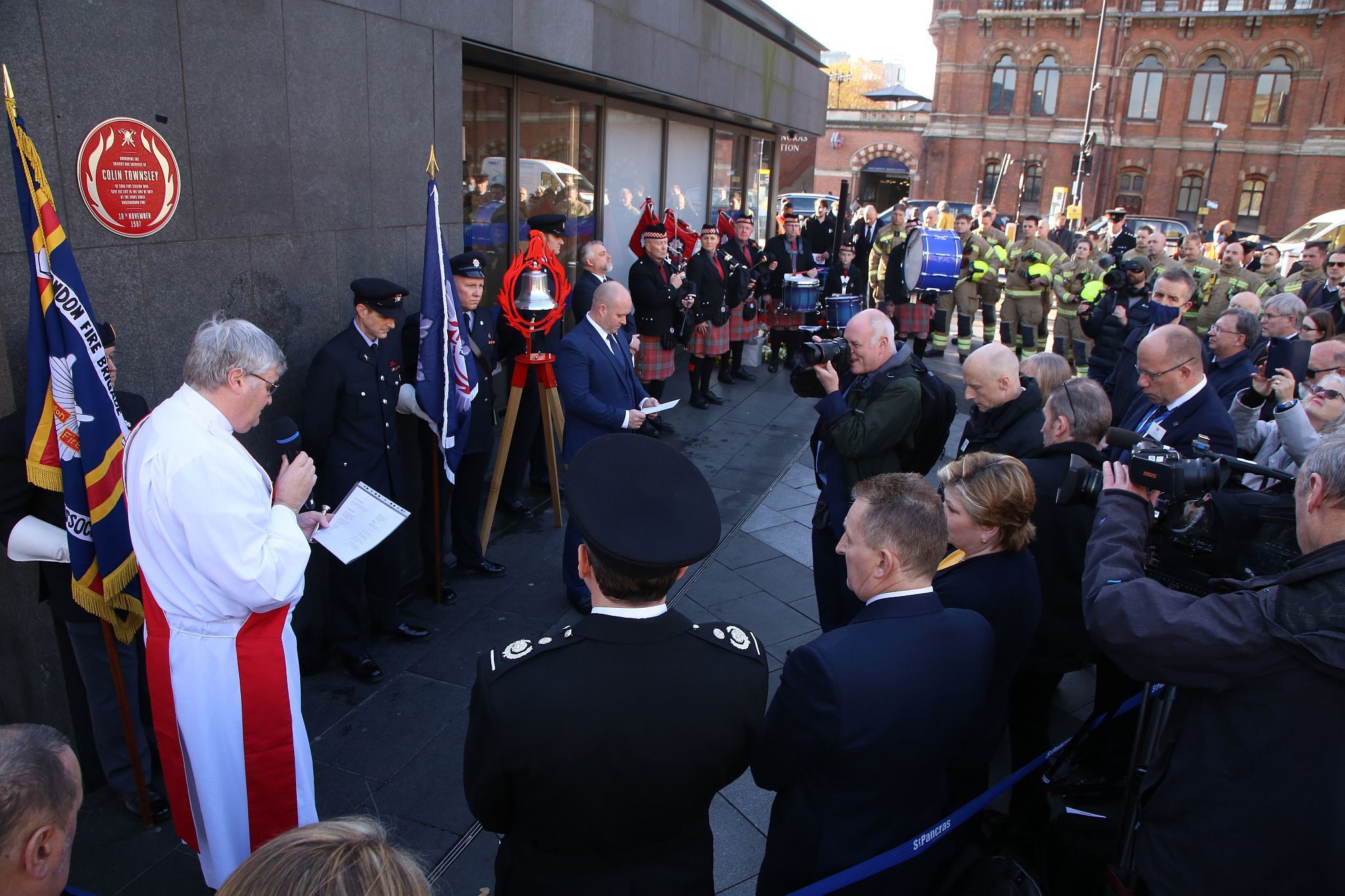 Station Officer Colin Townsley FBU Red Plaque 18-Nov-2021. London Fire Brigade Kings Cross fire.