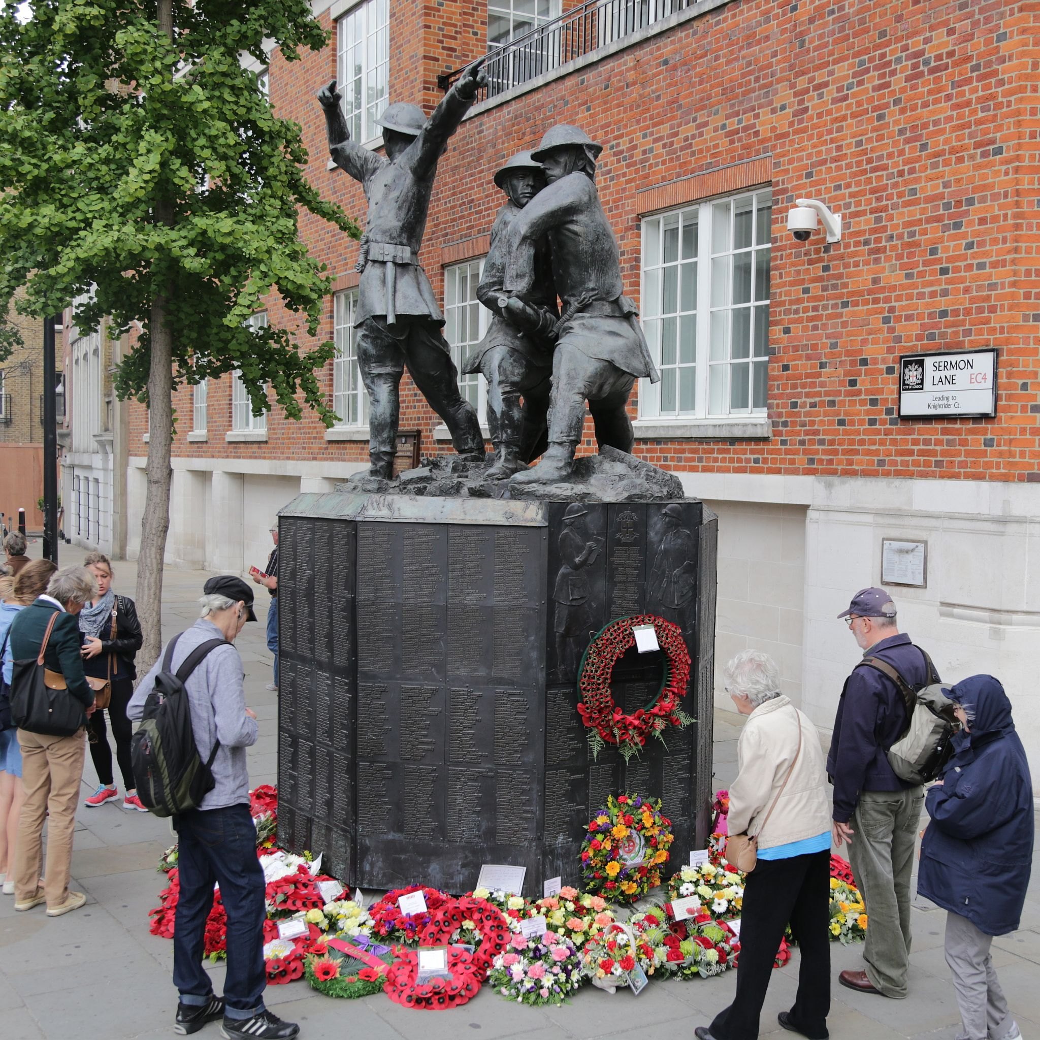 Firefighters Memorial, St Paul's Cathedral. 14-Sep-2014.