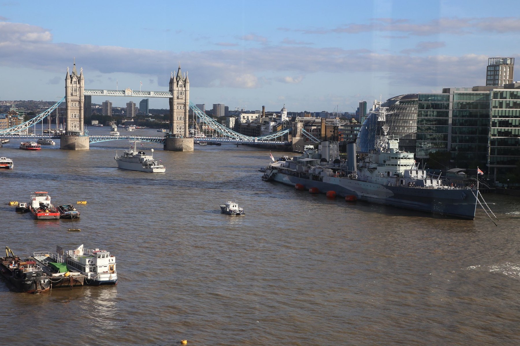 Royal Netherlands Navy (Koninklijke Marine) Alkmaar class HNLMS Urk M861  minehunter in London, Tower Bridge in the background, HMS Belfast in the foregrond