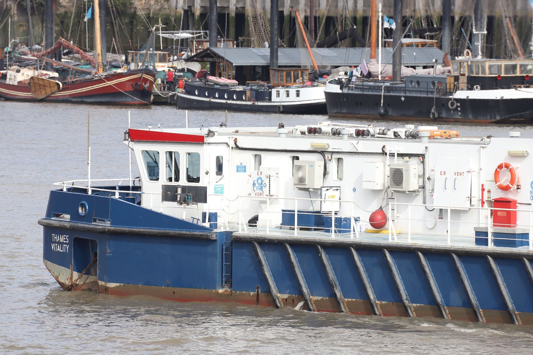 Thames Vitality oxygenation bubbler boat on River Thames by Thames Tideway Chambers Wharf  29-Aug-2022