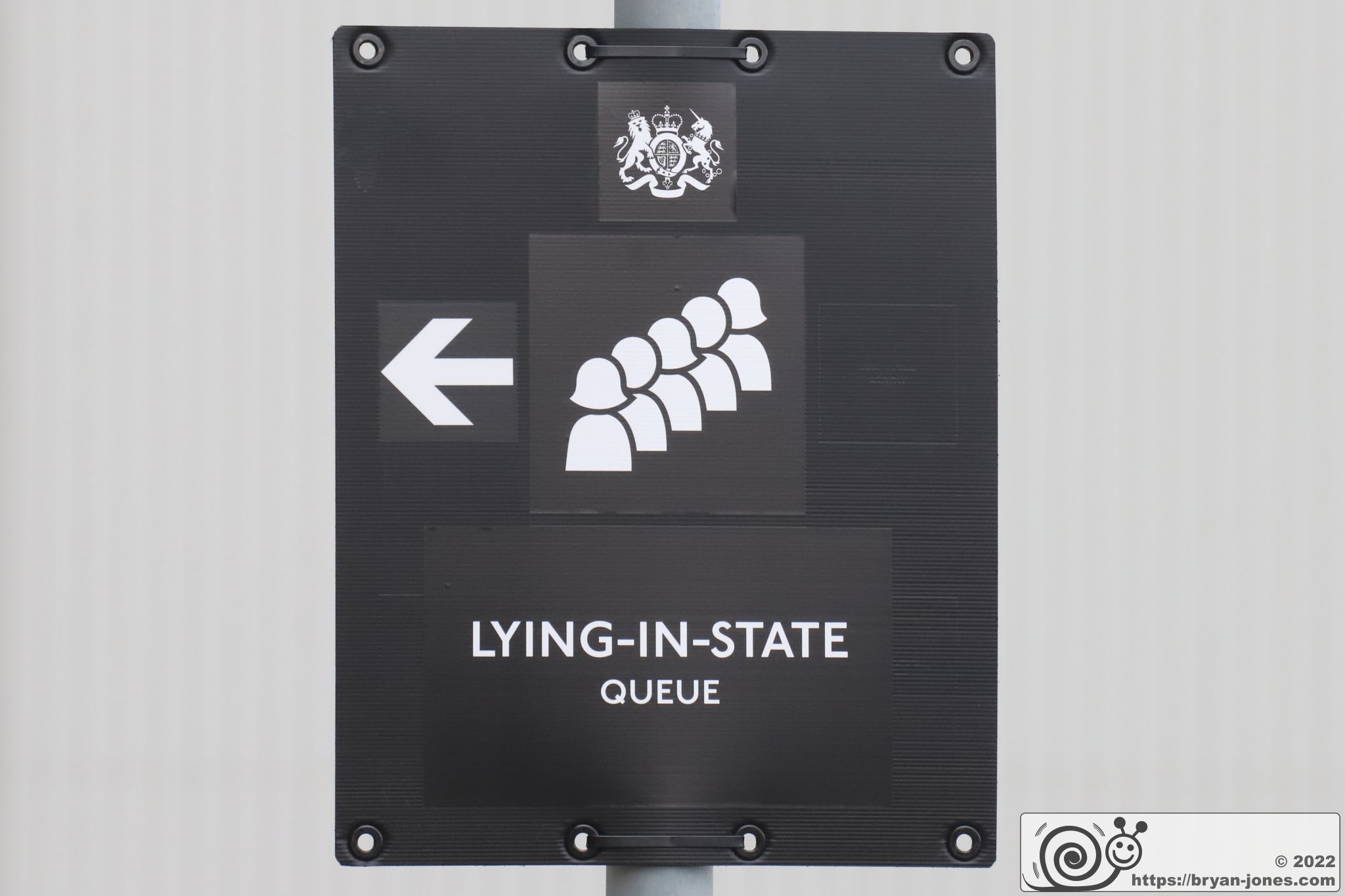 Lying-in-state queue sign at Cherry Garden.