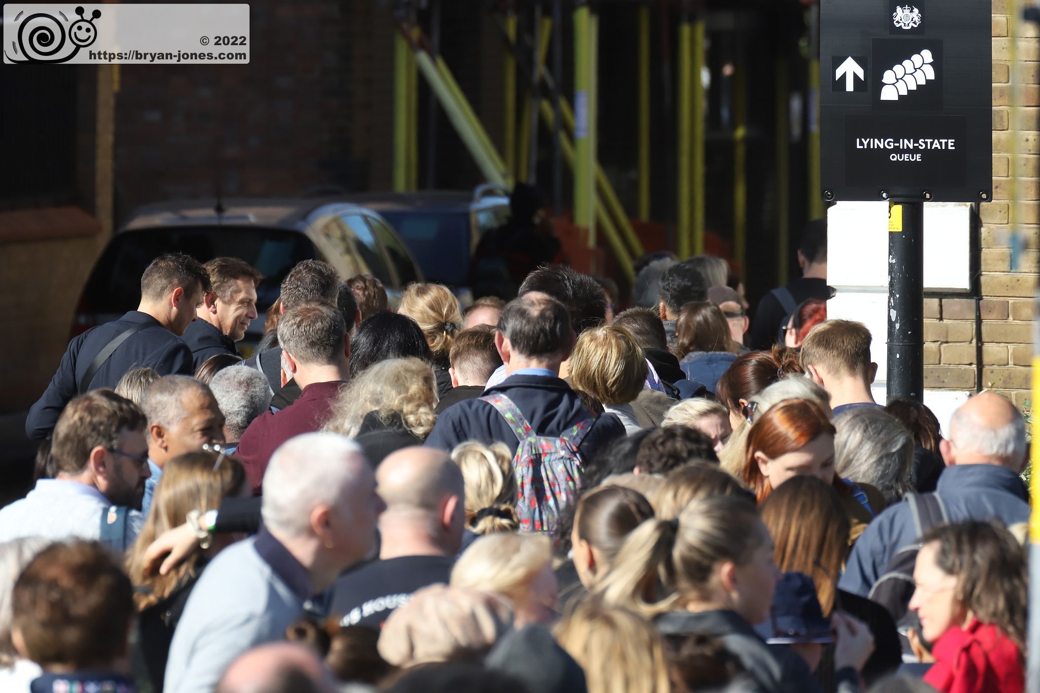 The queue seen West from the Angel pub down Bermondsey Wall East