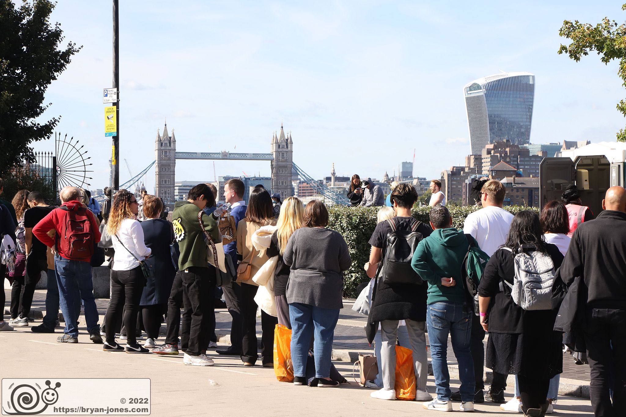Lying-in-state queue at the Angel Pub on Bermondsey Wall East
