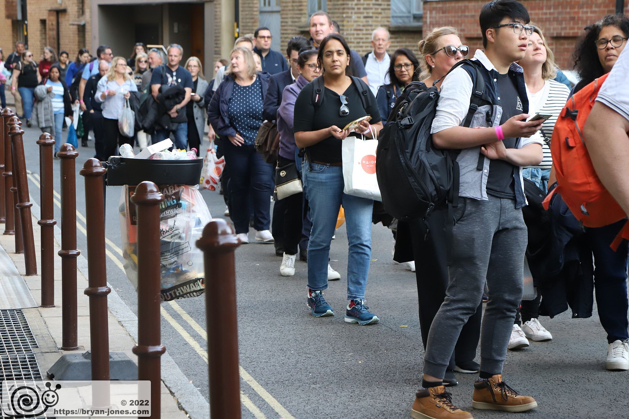 The lying-in-state queue in Bermondsey Wall West from George Row
