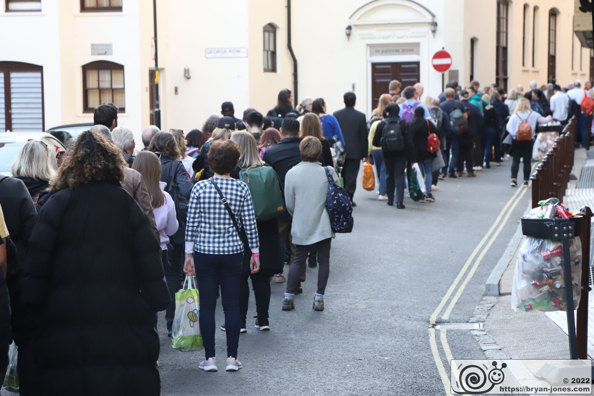 The lying-in-state queue in Bermondsey Wall West to George Row