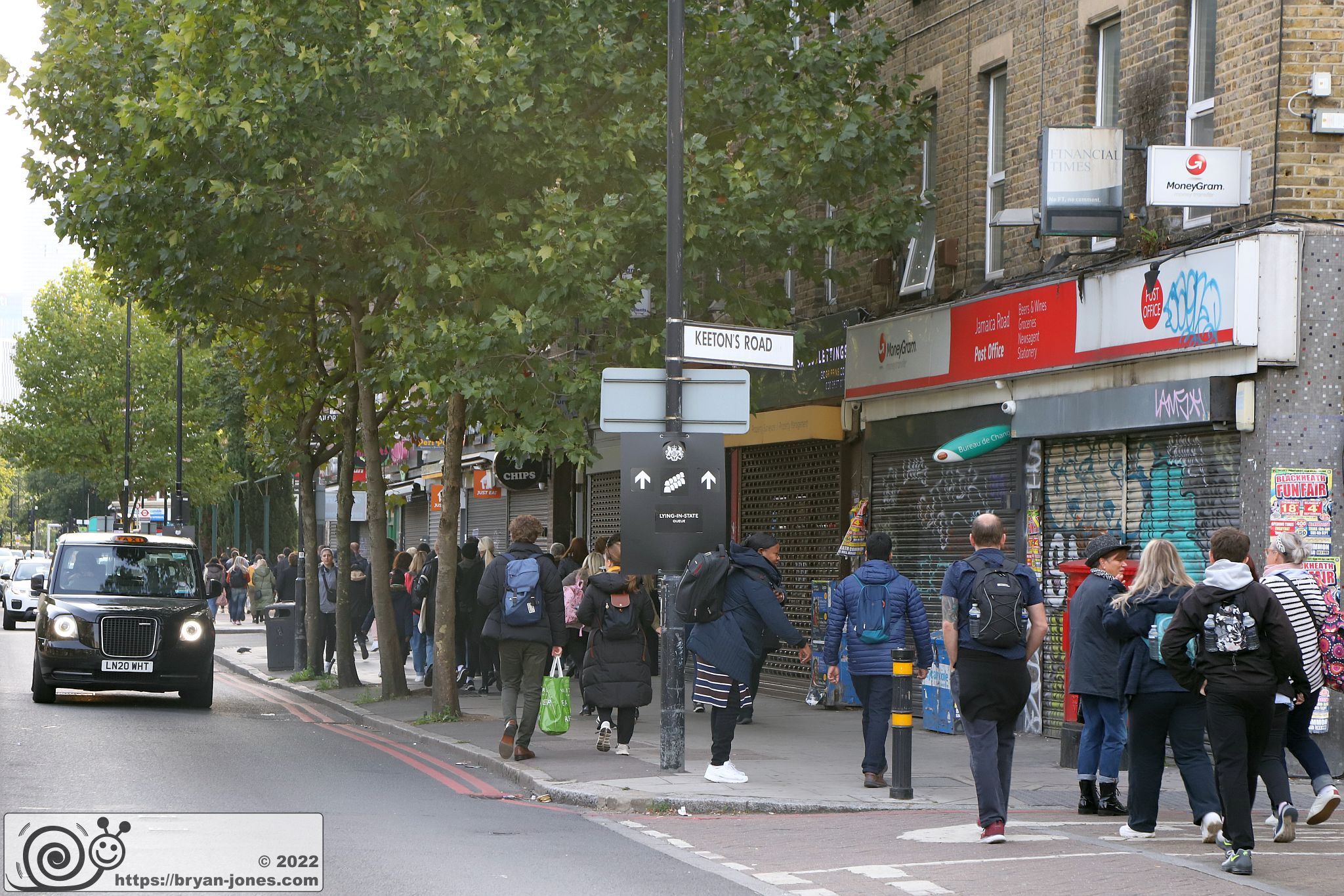 Walking Jamaica Road from Bermondsey tube station to the queue