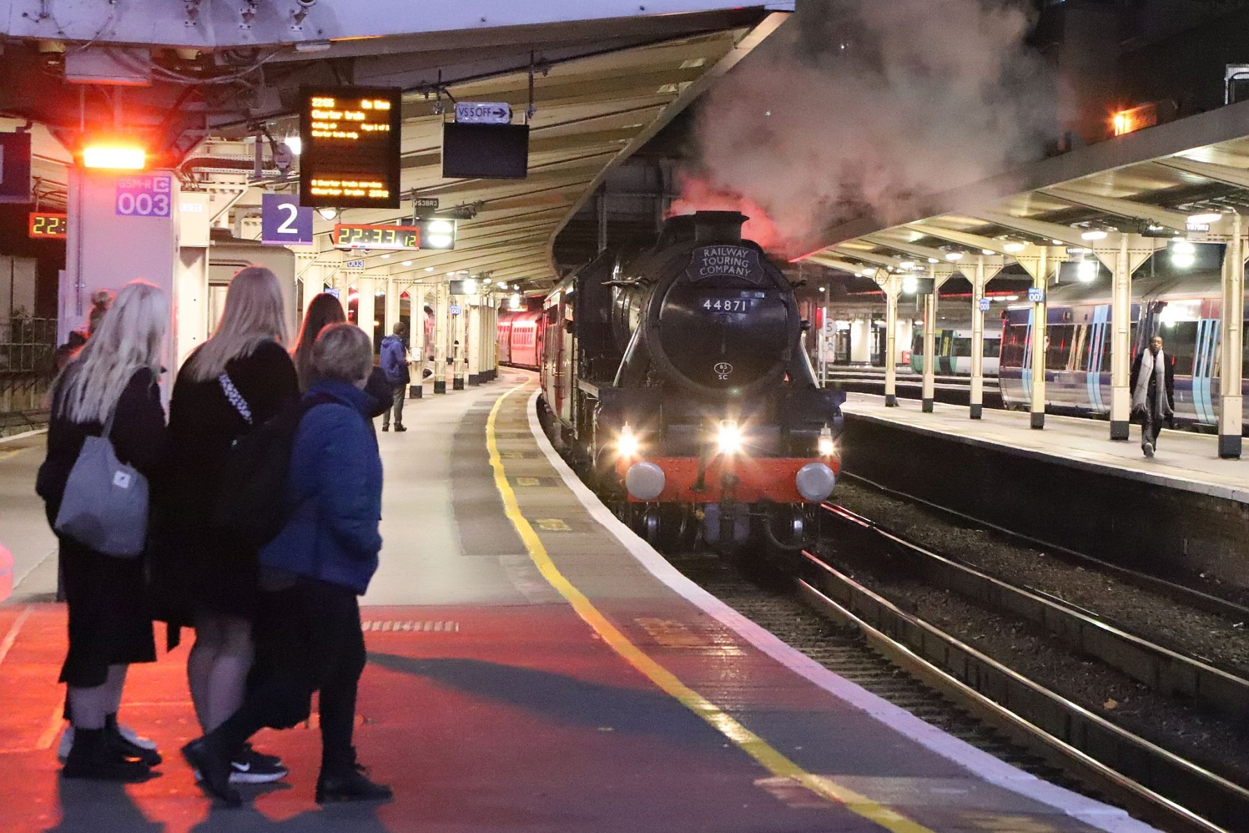 Steam locomotive LMS Black 5 44871 at London Victoria 06-Dec-2022