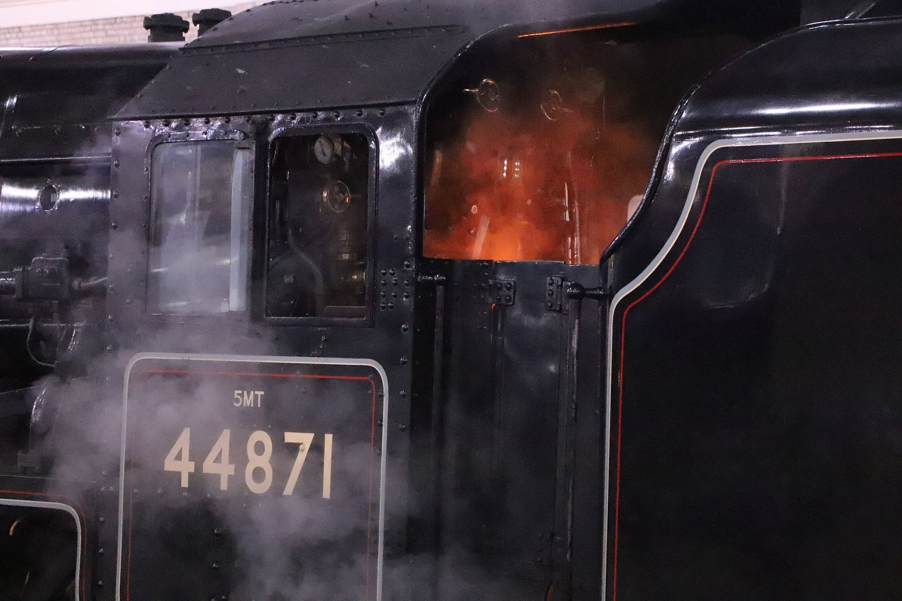 Steam locomotive LMS Black 5 44871 at London Victoria 06-Dec-2022