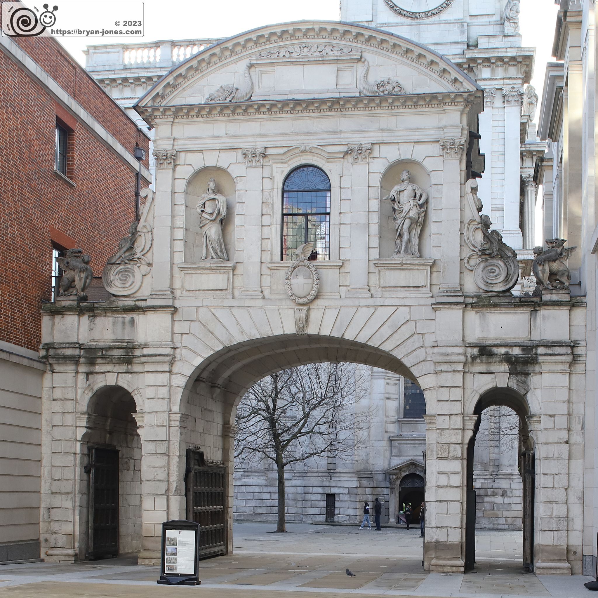 The North (Paternoster Square) side of the building