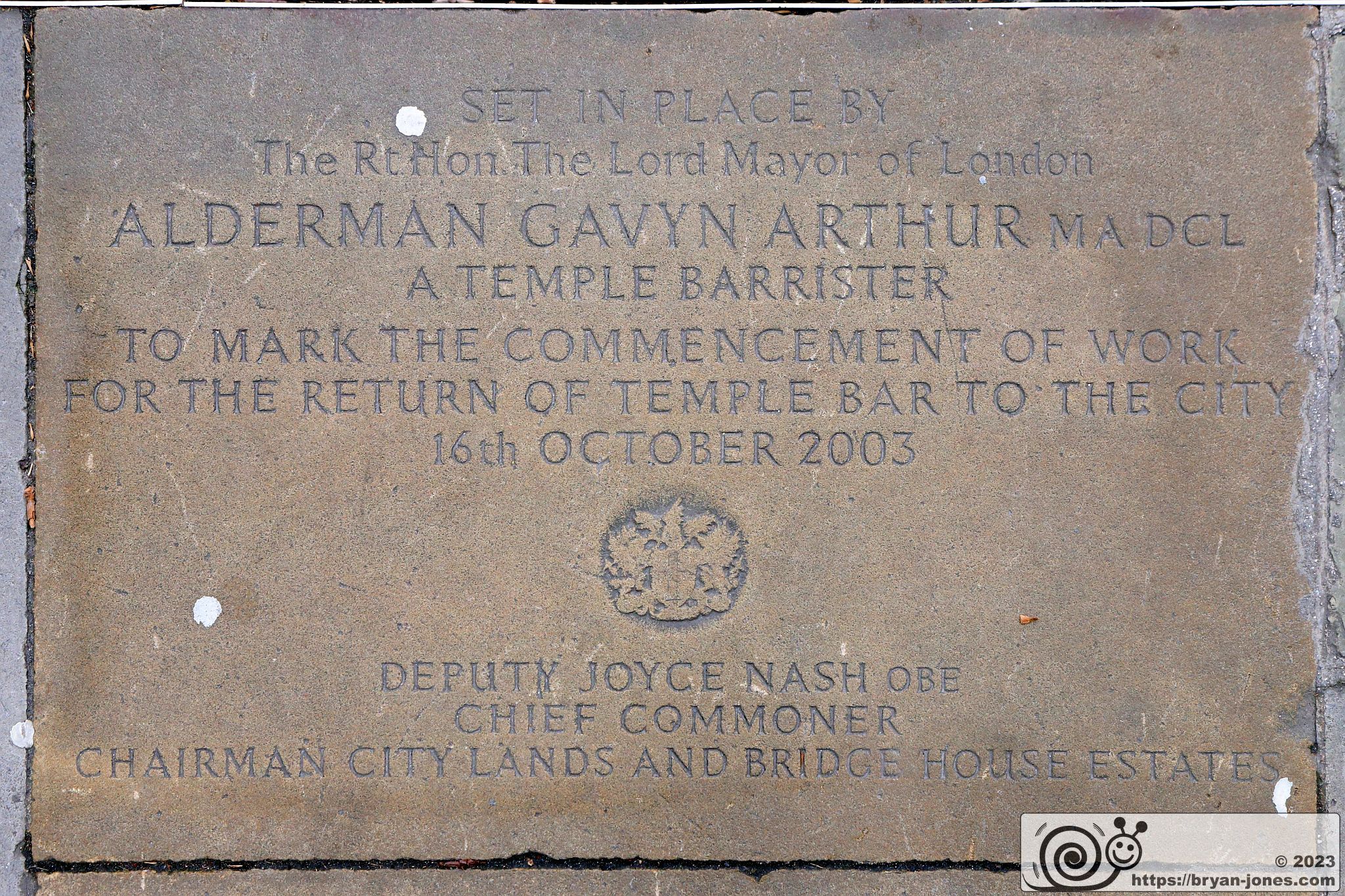 Pavement plaque marking start of Temple Bar relocation project