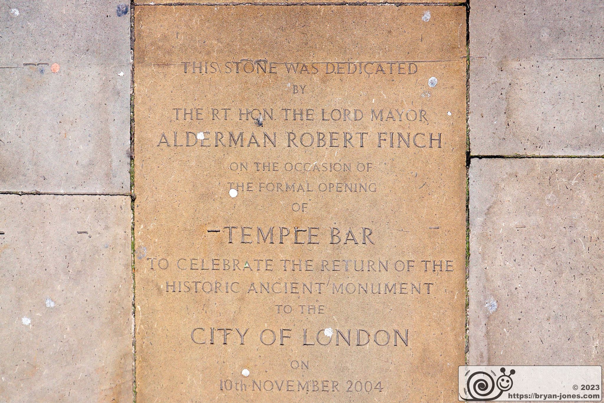 Pavement plaque, completion of Temple Bar relocation project