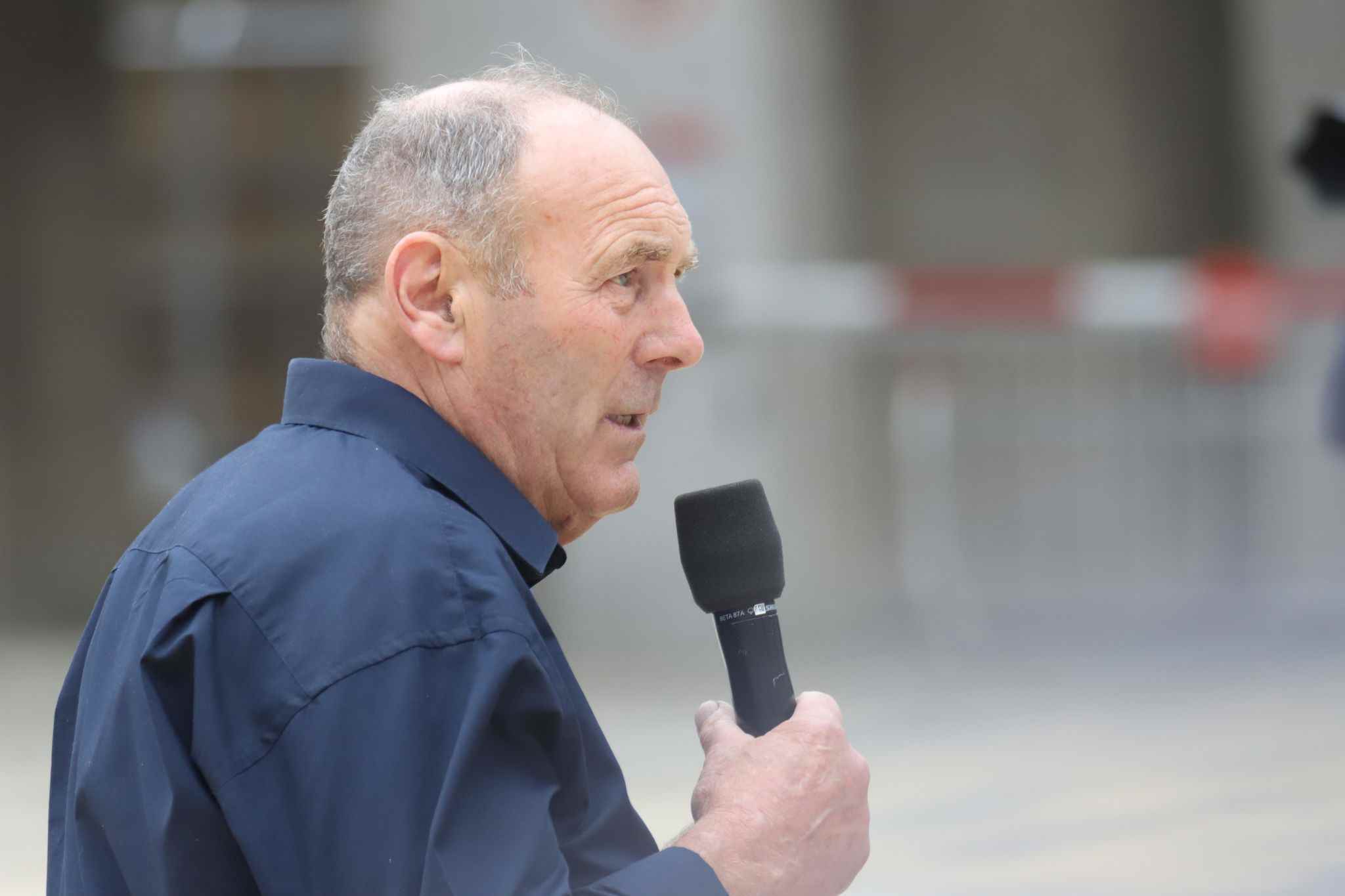 Derek Mathewson who features in "Bangers and Cash", compering proceedings. City of London 2023 Cart Marking in Guildhall Yard on 22-Jul-2023. Hosted by the Worshipful Company of Carmen with the Lord Mayor of the City of London in attendance. Wooden plates on the vehicles are branded with hot irons to allow them to ply for trade in the Square Mile. Another of the City Livery Company's annual ceremonies.