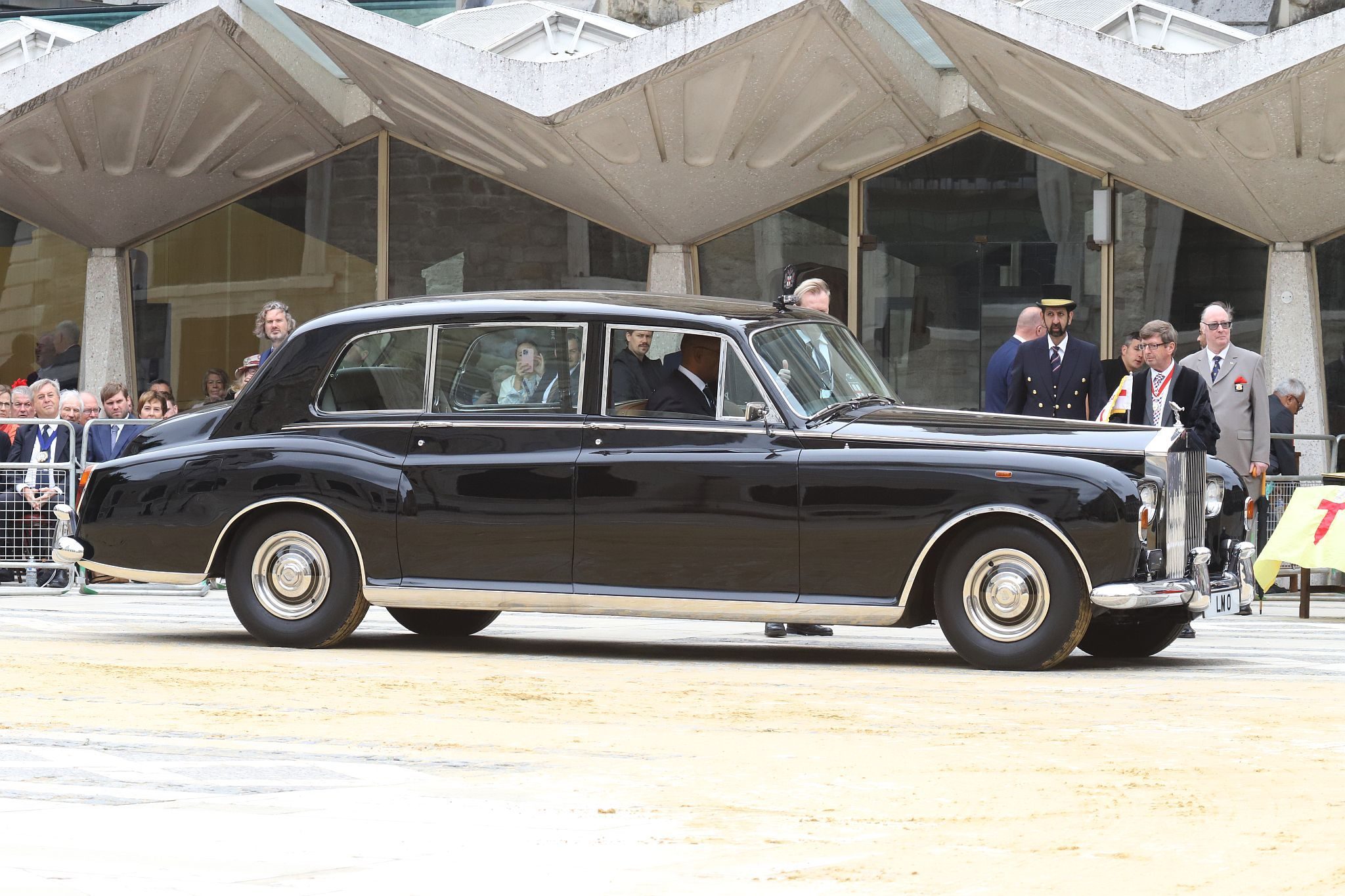 Roll Royce Phantom VI. City of London 2023 Cart Marking in Guildhall Yard on 22-Jul-2023. Hosted by the Worshipful Company of Carmen with the Lord Mayor of the City of London in attendance. Wooden plates on the vehicles are branded with hot irons to allow them to ply for trade in the Square Mile. Another of the City Livery Company's annual ceremonies.