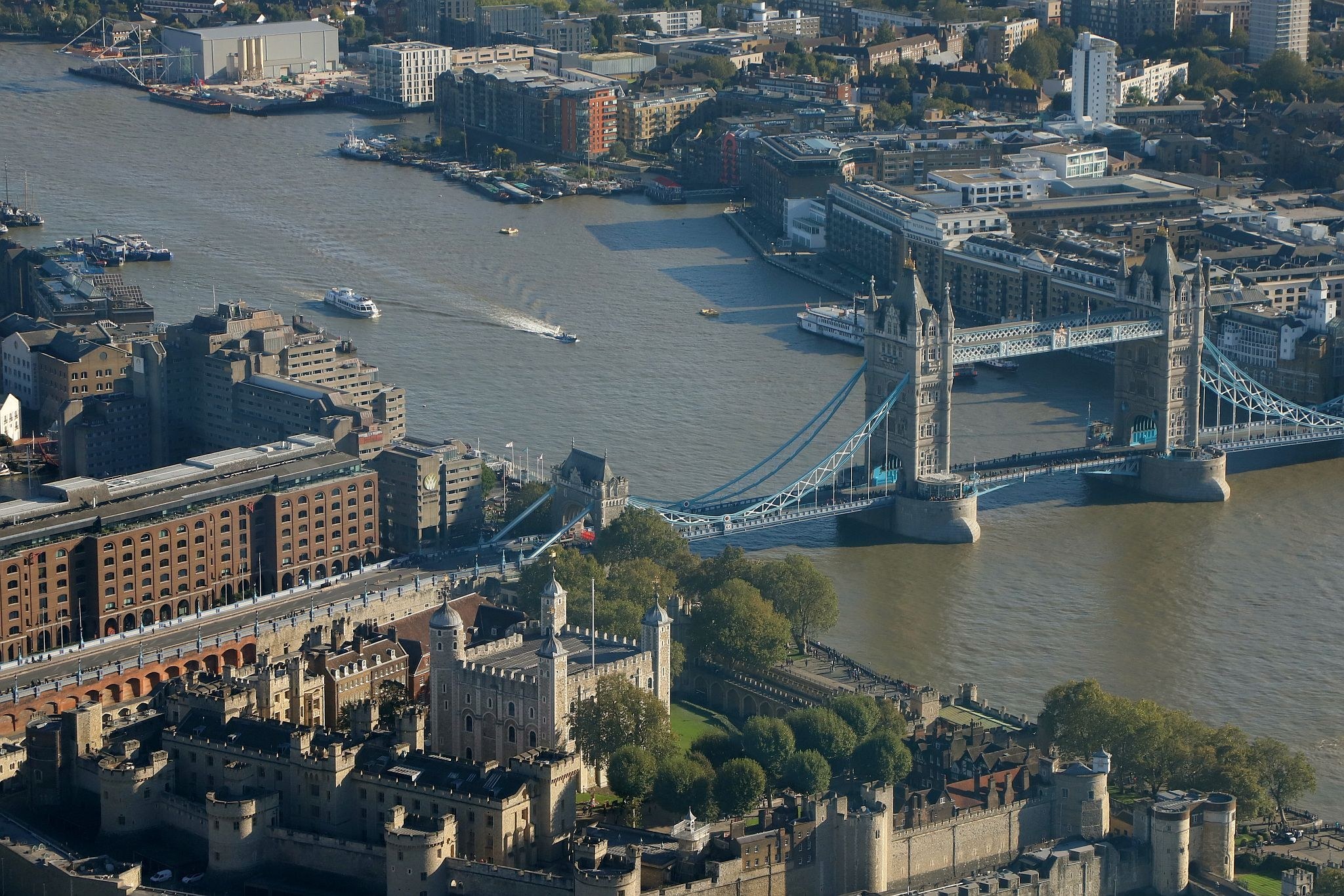 Aerial view of the Tower of London, Tower Bridge, Shad Thames and Bermondsey. View from the Horizon observation platform on the 58th floor of 22 Bishopsgate in the City of London. Photo taken on 15-Oct-2023.