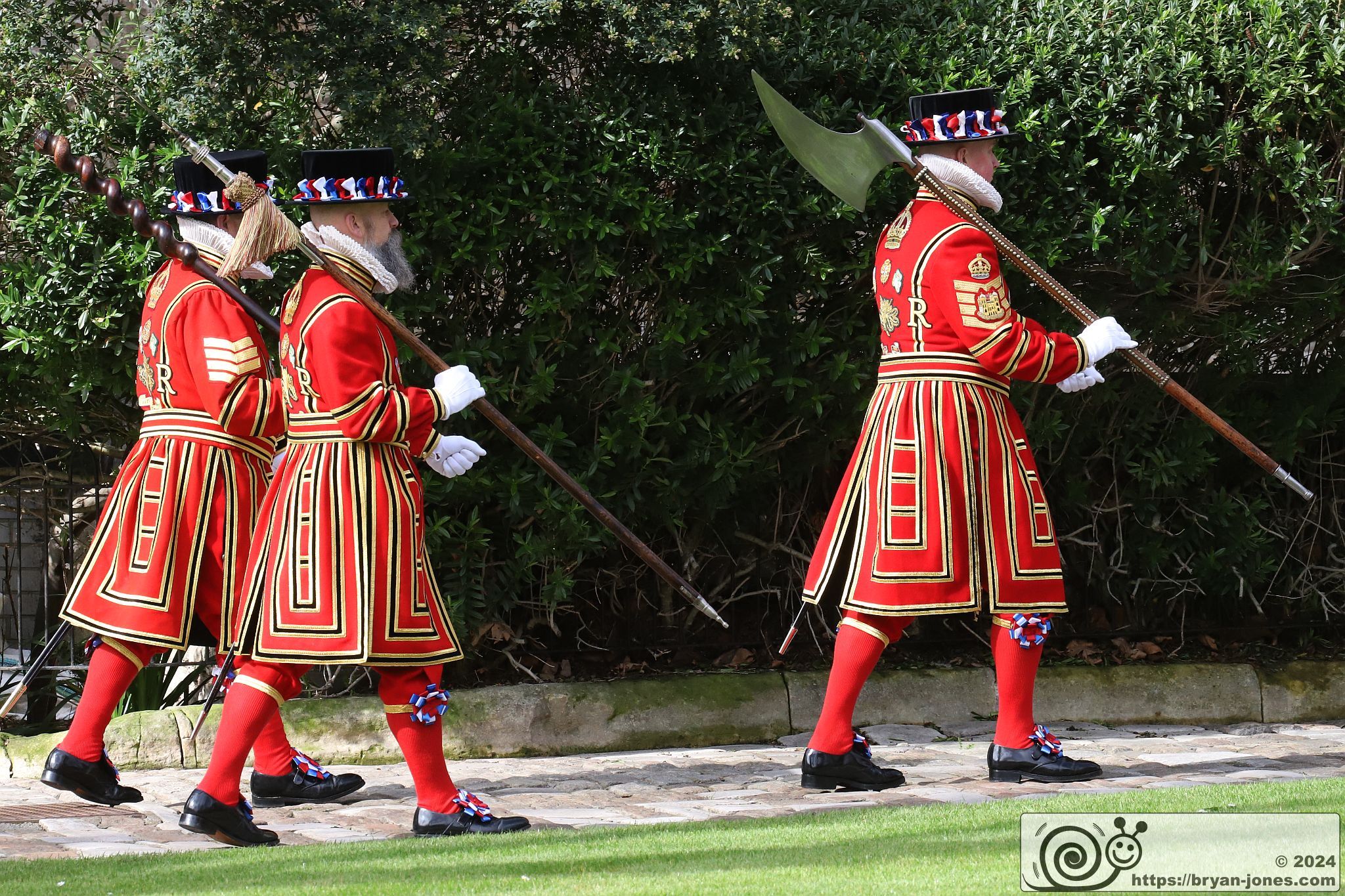 Beefeaters leaving Tower Green. 14-Mar-2024