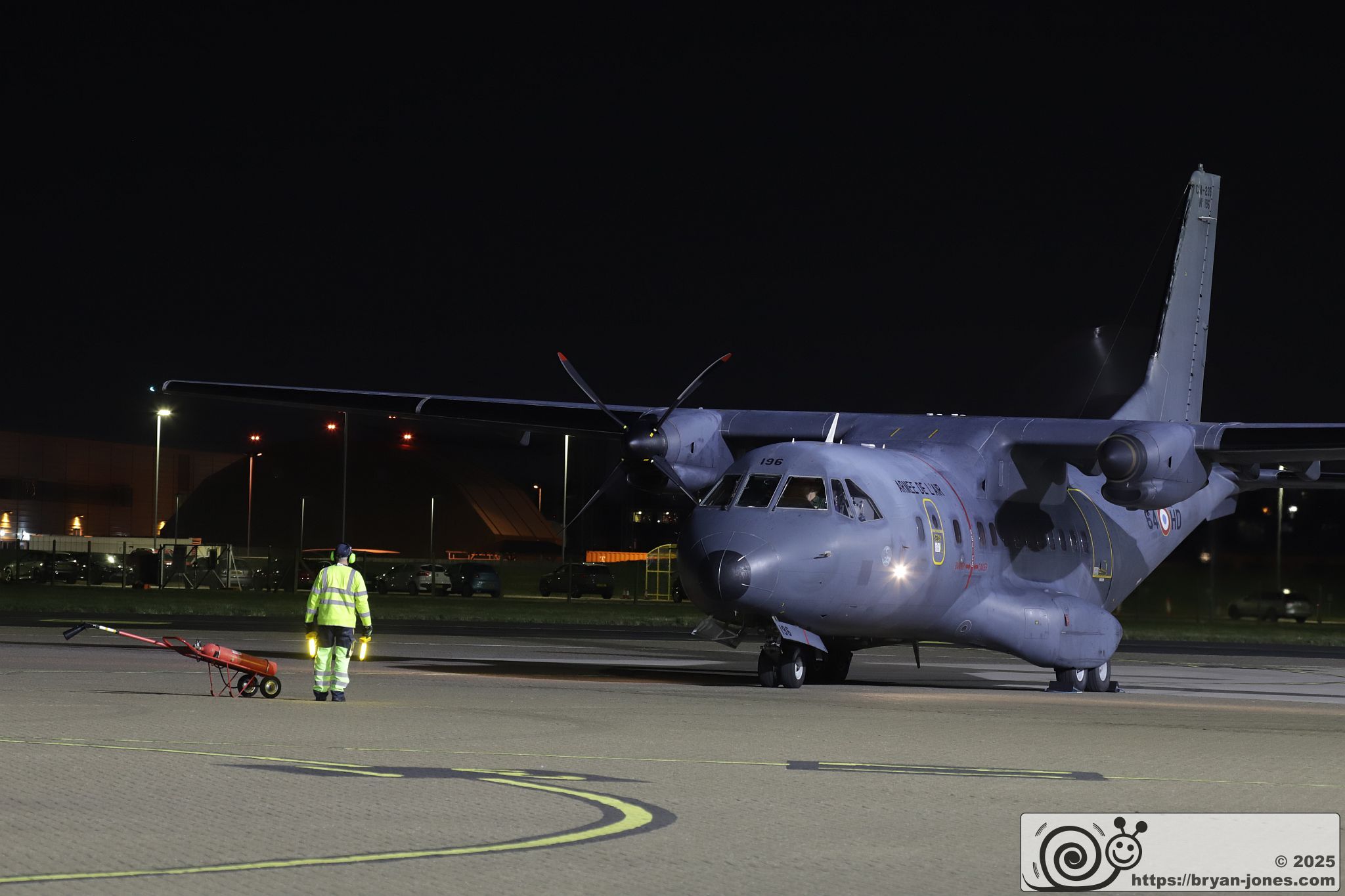 French CN-235 with ground crew, RAF Northolt. 06-Mar-2025.