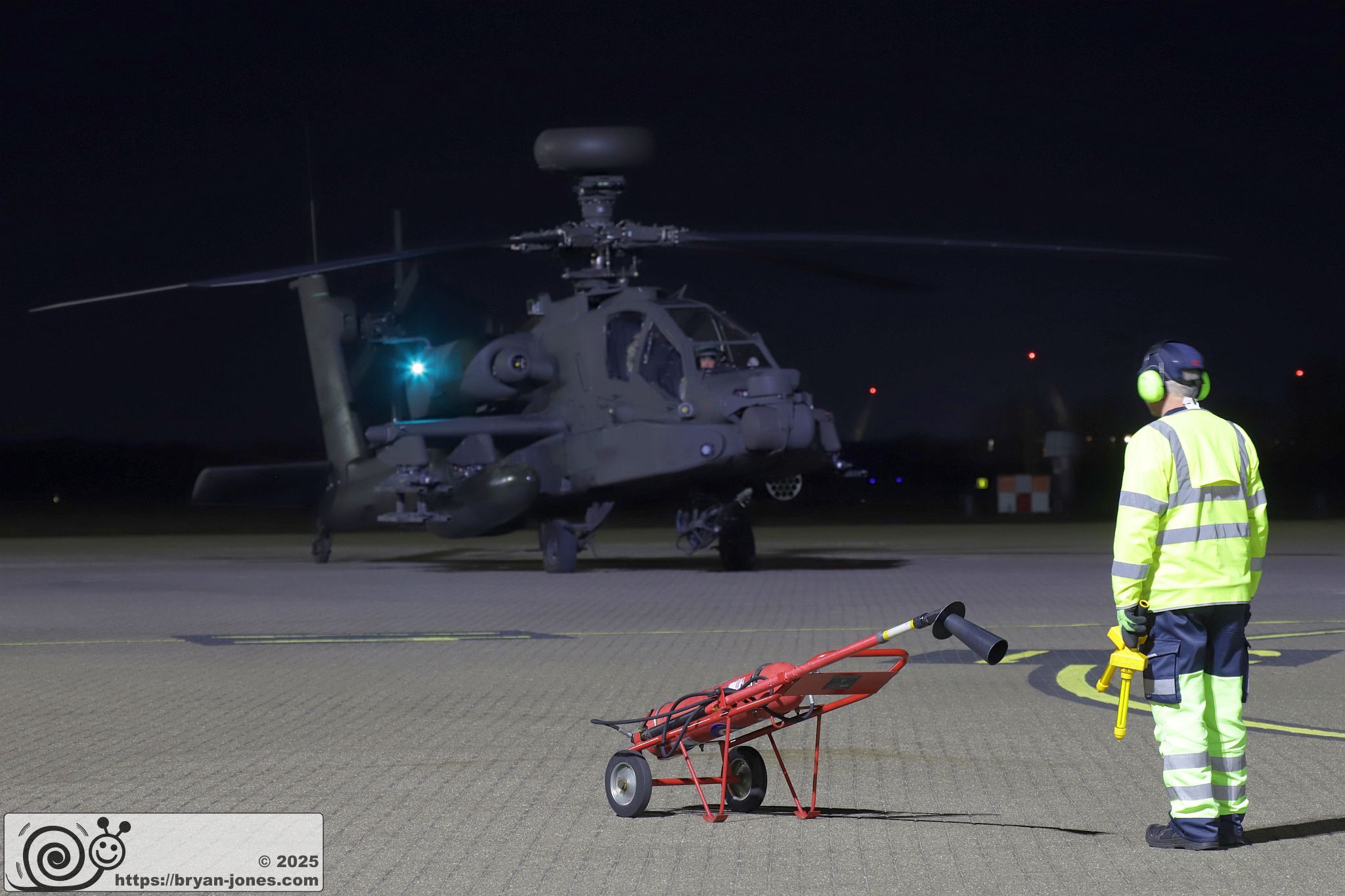 Ground crew & Army Air Corps Apache, RAF Northolt. 06-Mar-2025.