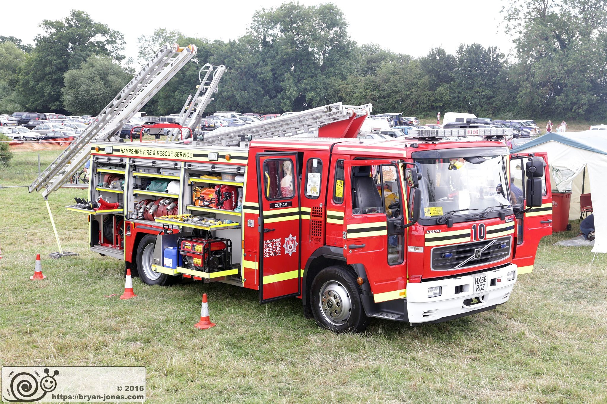 2016 Odiham Fire Show 07-Aug-2016. Hampshire Fire and Rescue Volvo Emergency One fire appliance. HX56RGZ