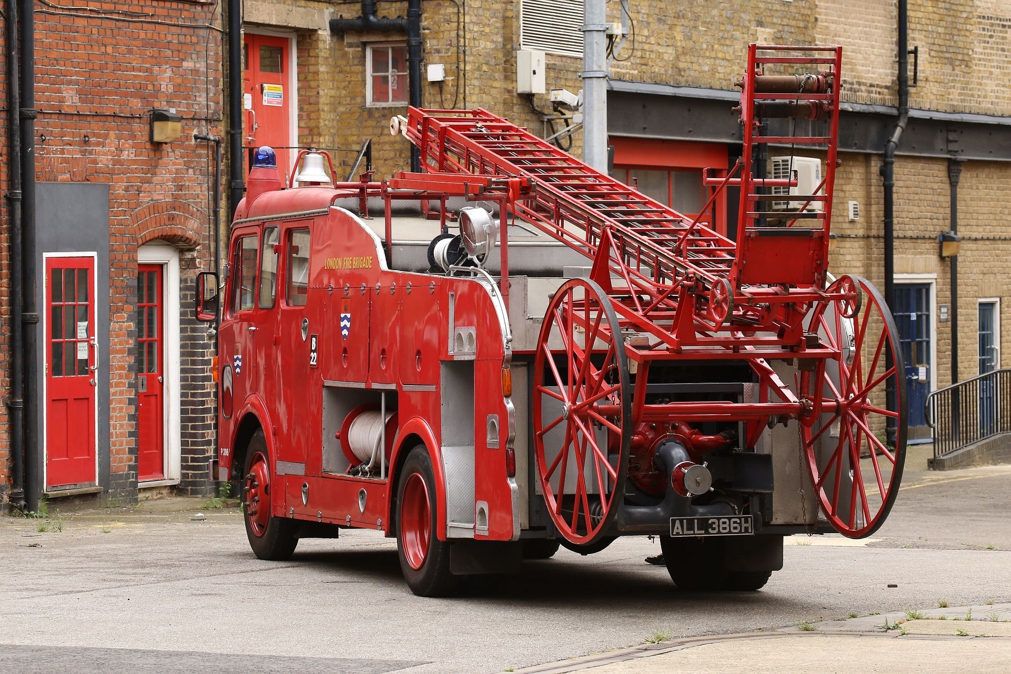 The last slip and pitch at the former London Fire Brigade Training School Southwark with 1969 Dennis F108 Pump Escape ALL386H in use. 10-Sep-2016.