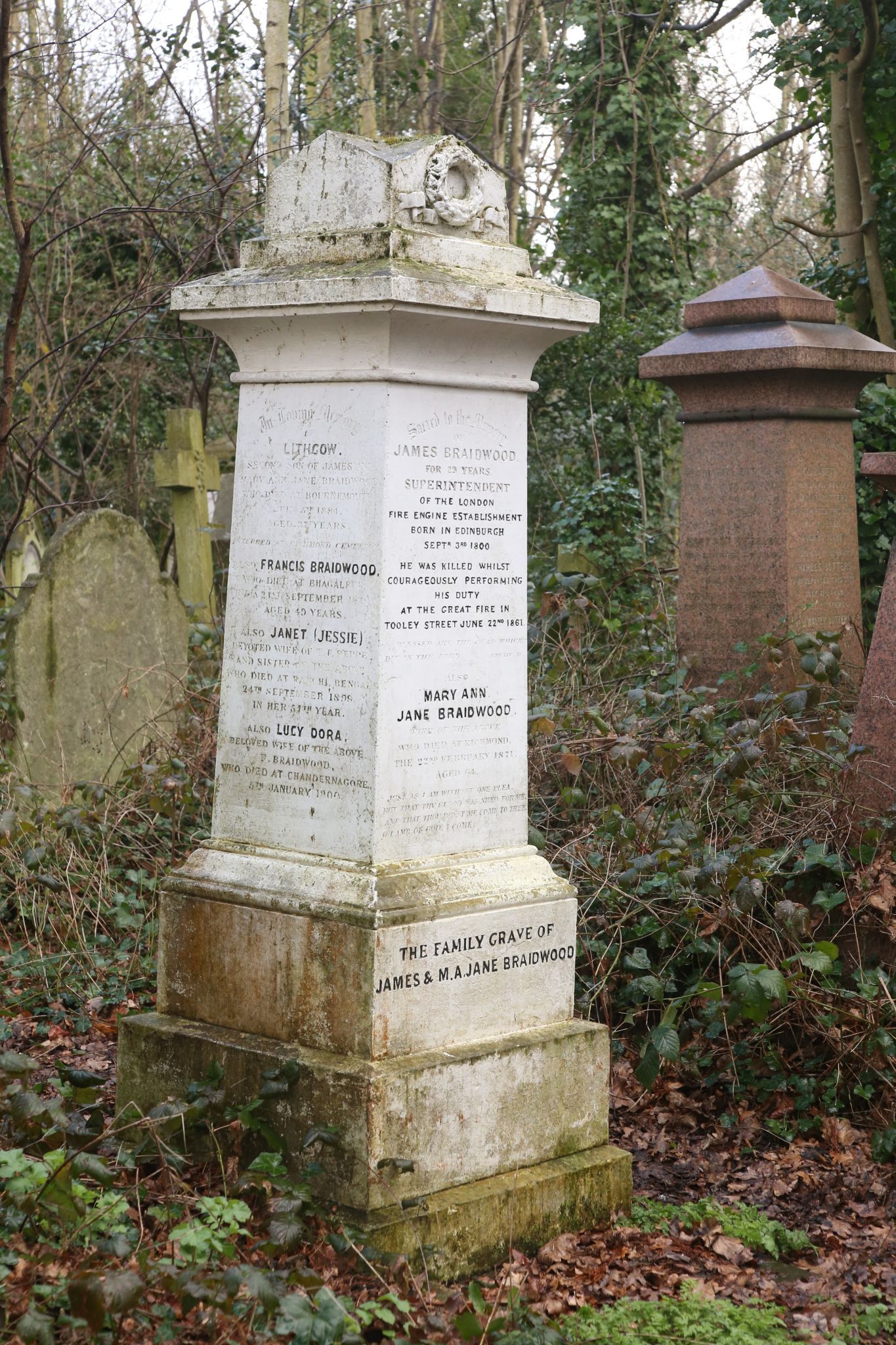 Superintendent James Braidwood killed in the Tooley Street fire 22-Jun-1861. London Fire Engine Establishment. Metropolitan Fire Brigade. London Fire Brigade.