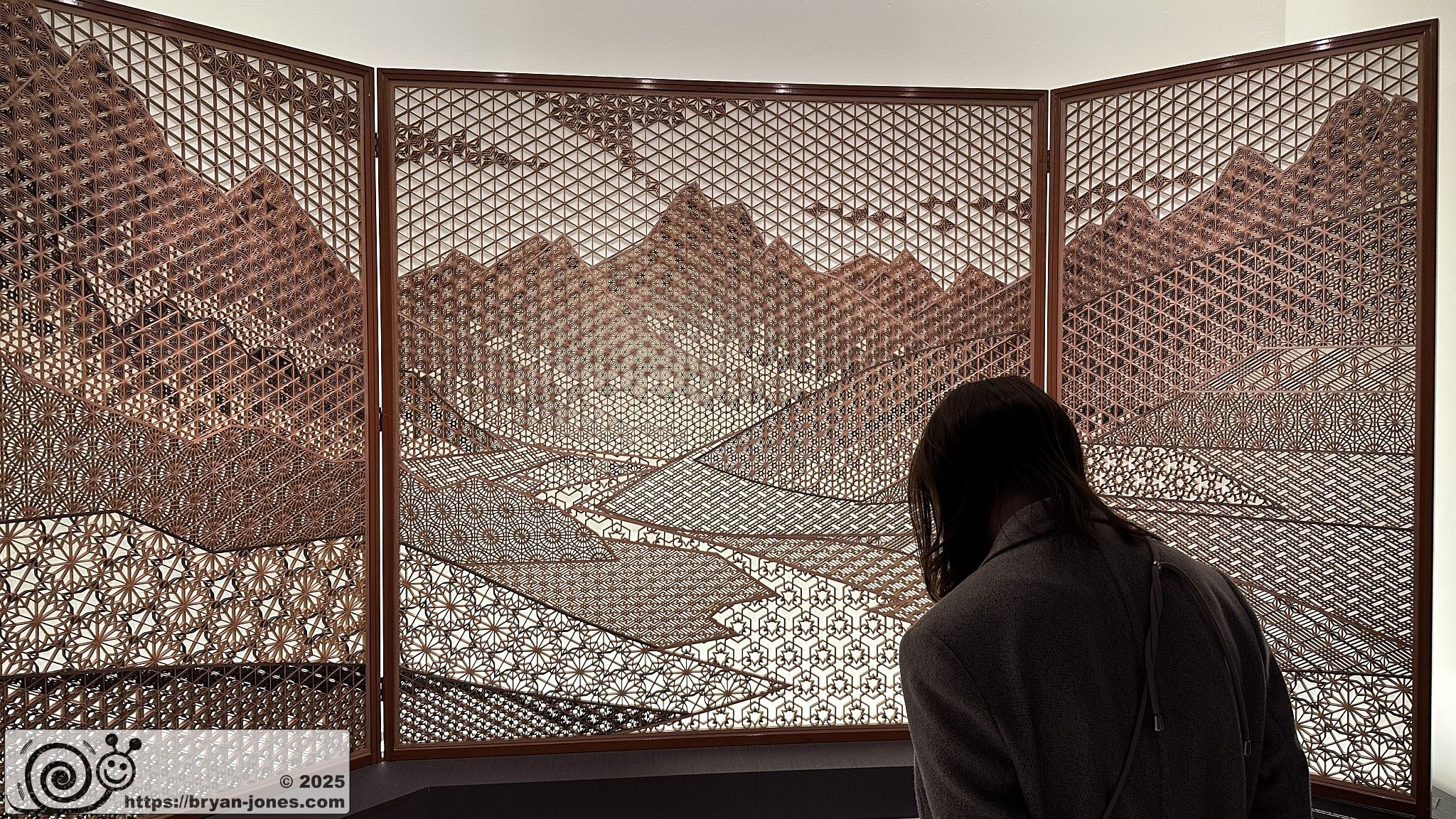 Japanese wooden screen. Japan House, London. 11-Mar-2025.