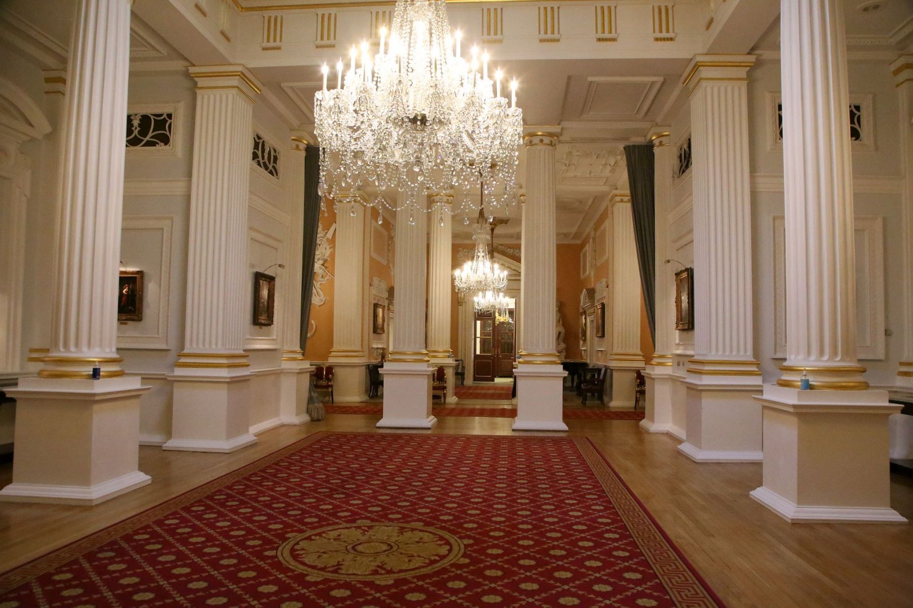 Chandelier at The Mansion House, home to the Lord Mayor of the City of London.