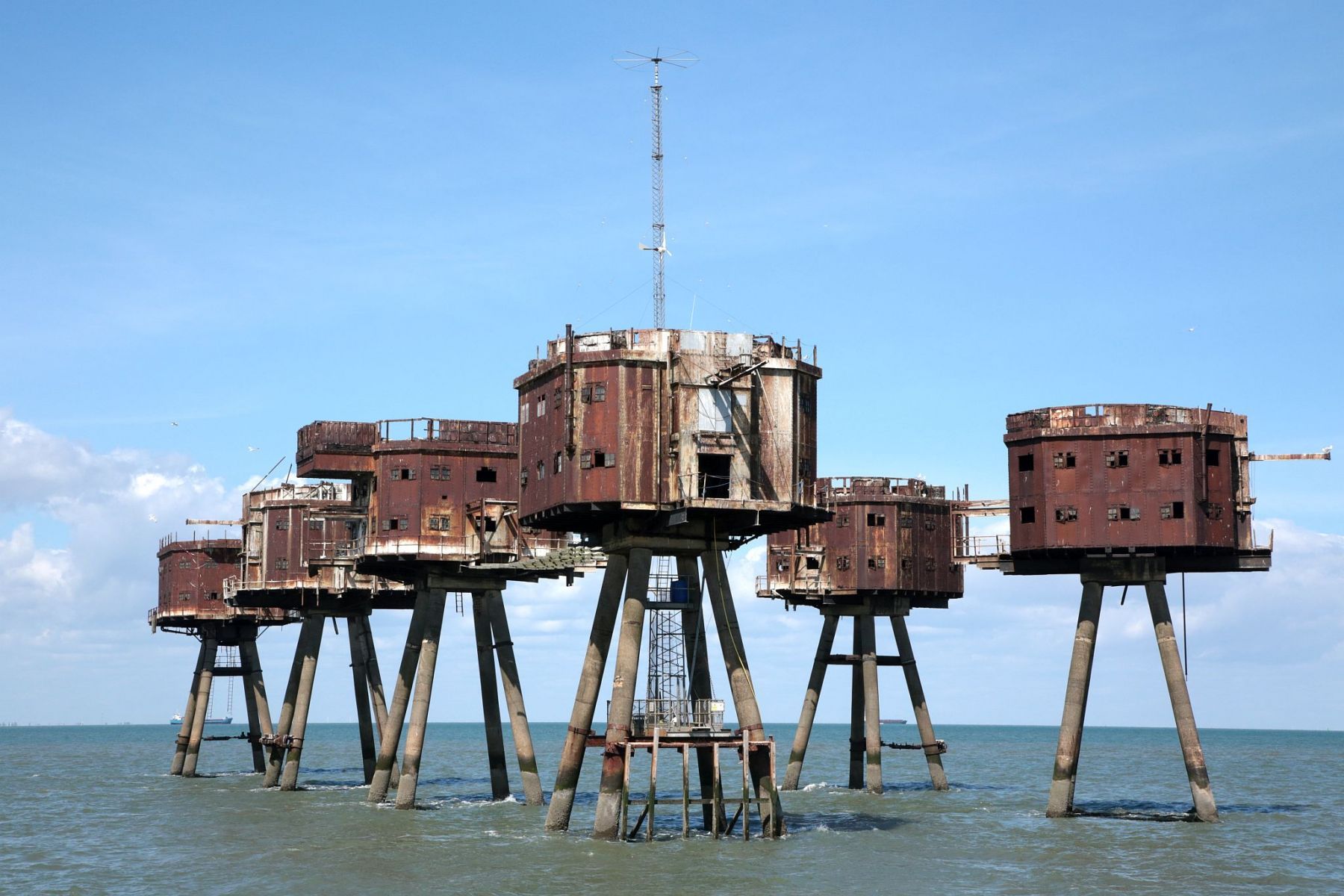 Red Sands Fort. Abandoned WW2 Maunsell Forts in the River Thames Estuary. Taken 17-Apr-2017 on an X-Pilot boat tour. World War Two. Anti-aircraft