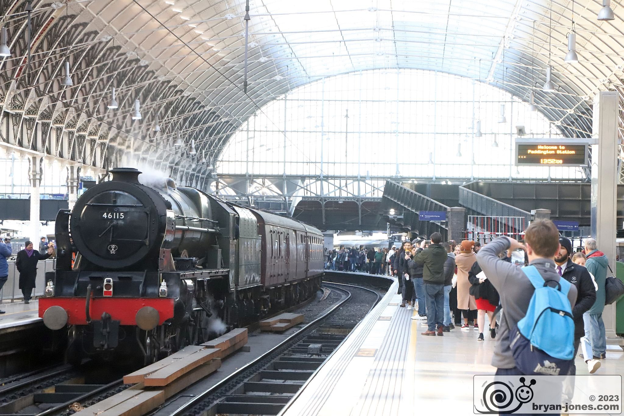 46115 "Scots Guardsman" at Hanwell, West London. 25-Nov-2023.