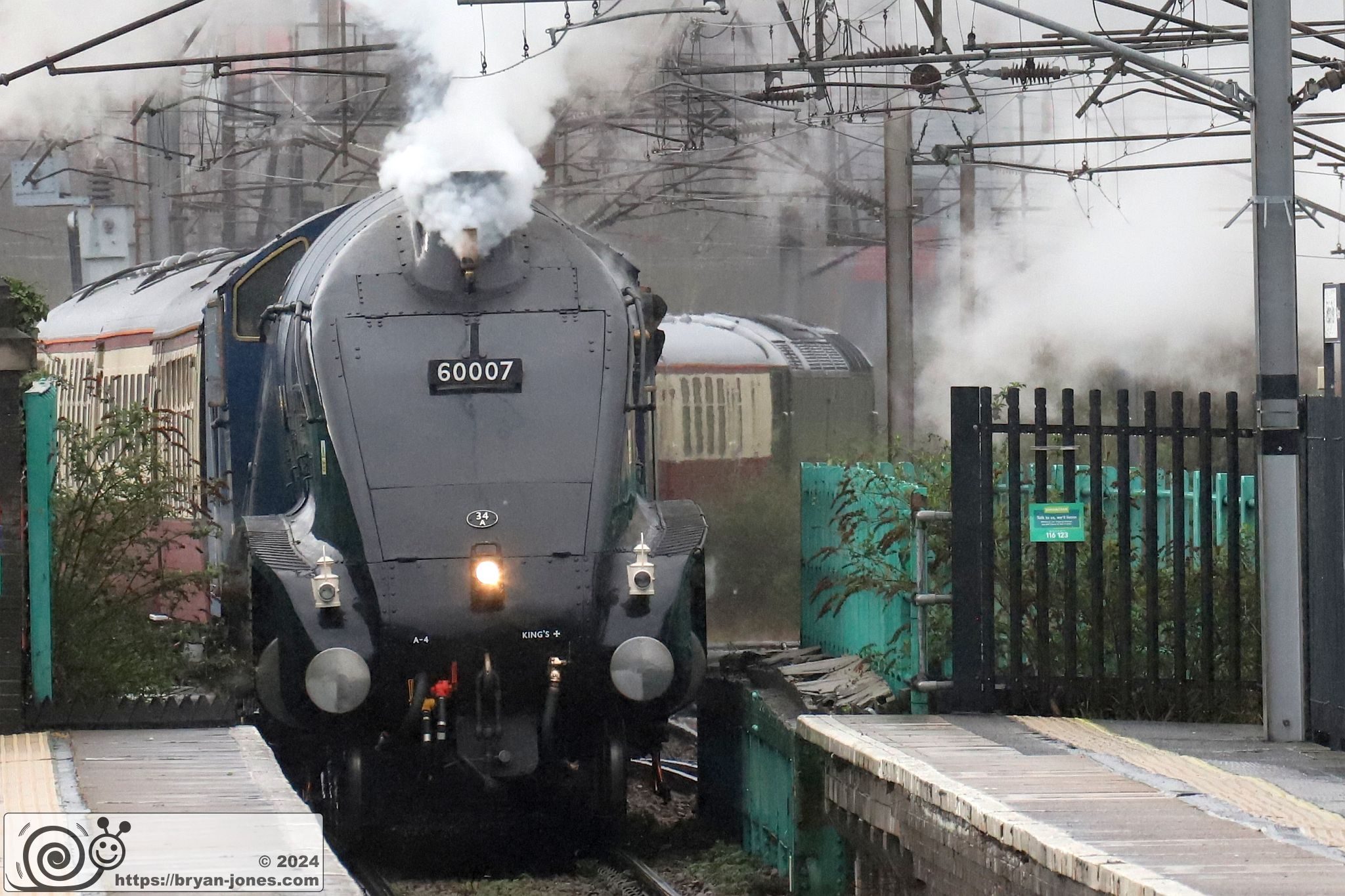 At 08:03, LNER A4 60007 "Sir Nigel Gresley" storms through Finsbury Park station taking The Steam Dreams Rail Co special from London Kings Cross to York. 02-Mar-2024.