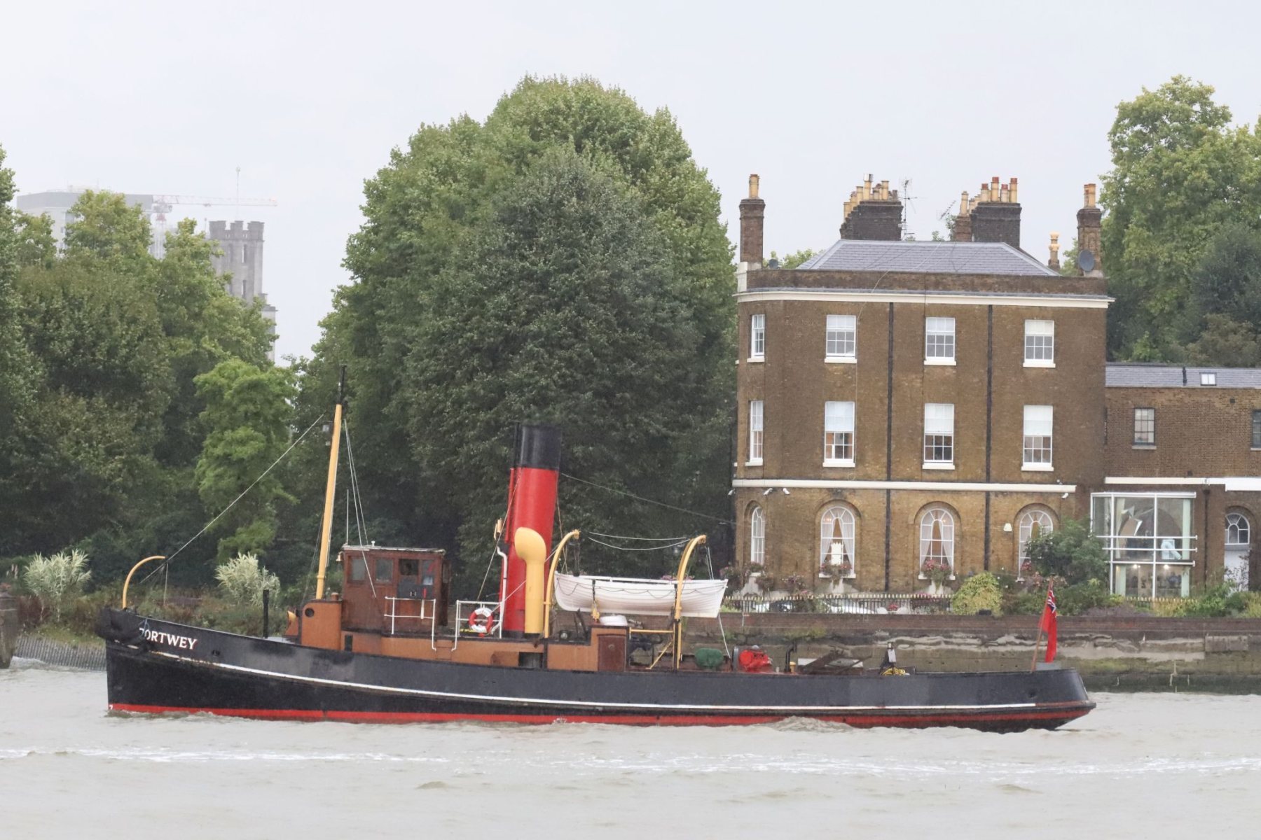 Steam Tug Portwey passes Wapping on the River Thames, 08-Sep-2022