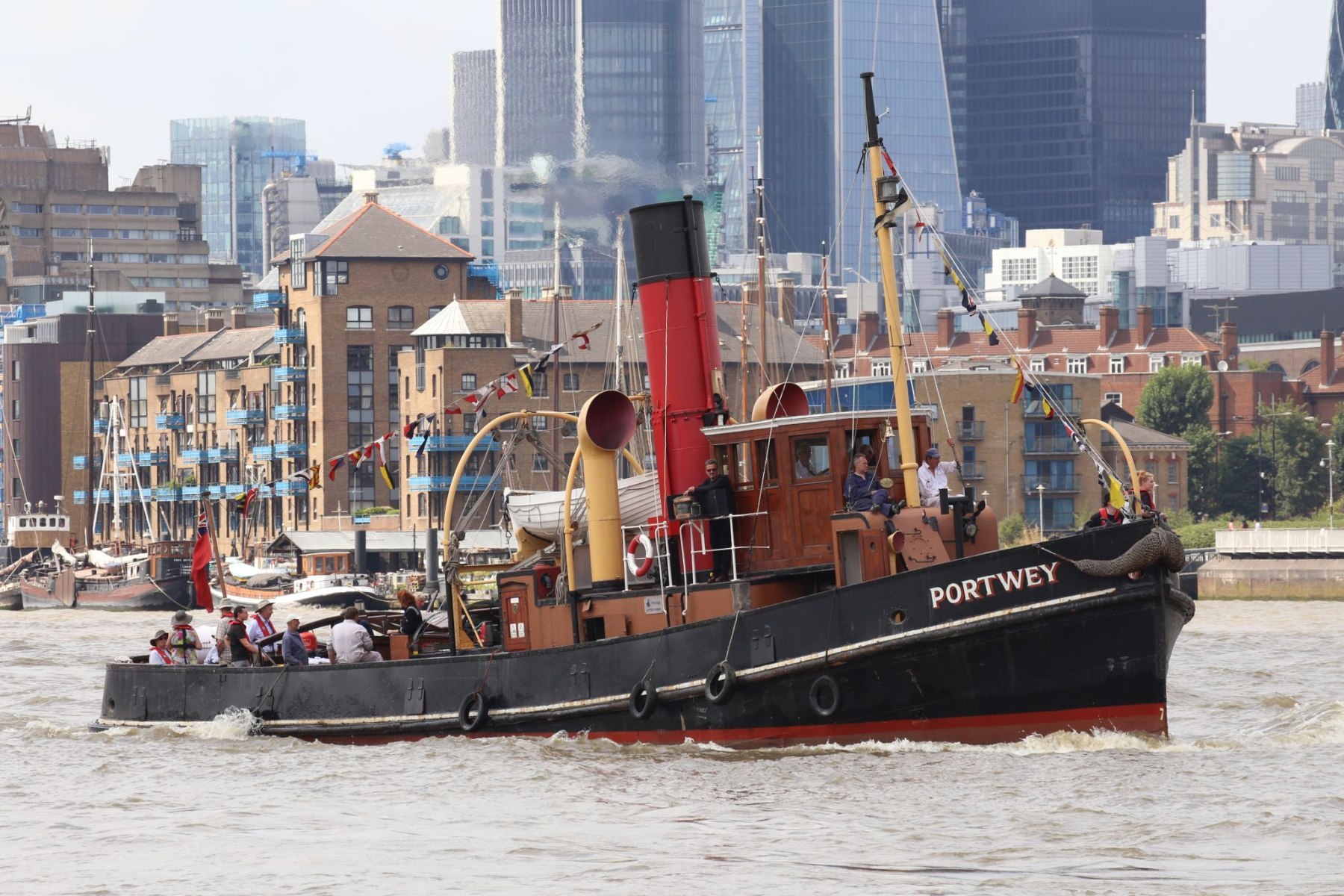 Steam Tug Portwey passes Wapping on the River Thames, 14-Jul-2018