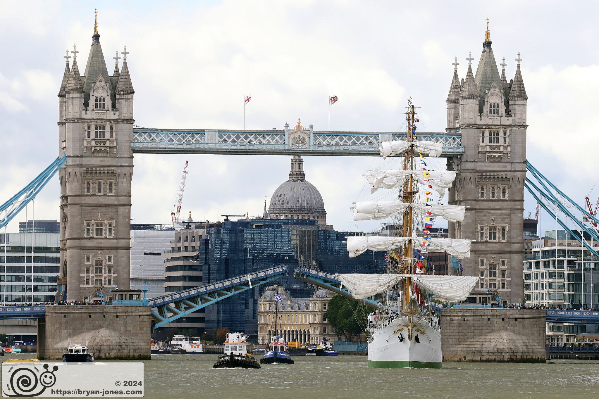 Tall ship ARC Gloria, flagship of the Colombian Navy, sails down the River Thames having passed through Tower Bridge, London. 06-Jul-2024.