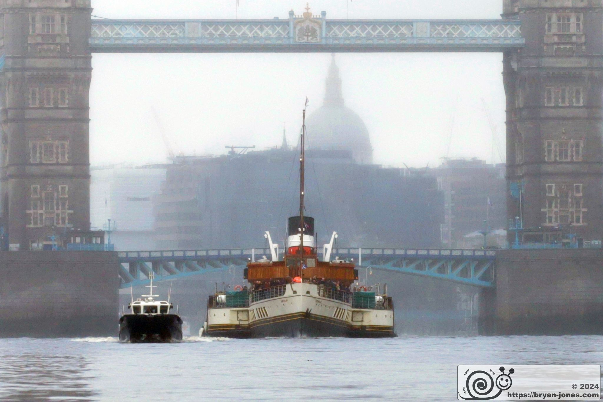 Waverley in near symmetry with Tower Bridge. 30-Sep-2024