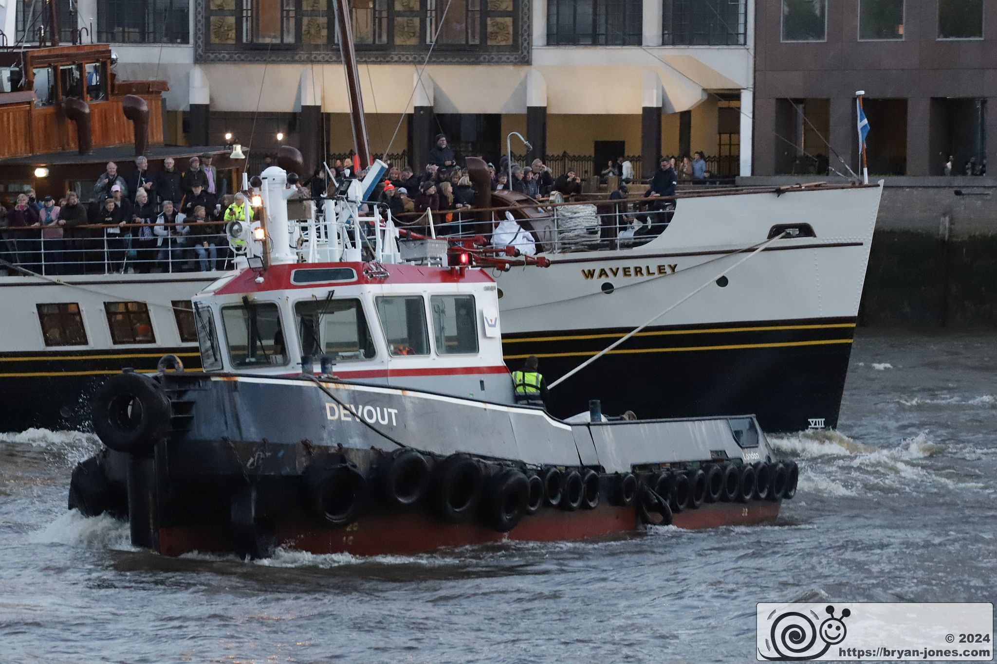 Tug Devout turning Waverley by London Bridge. 05-Oct-2024