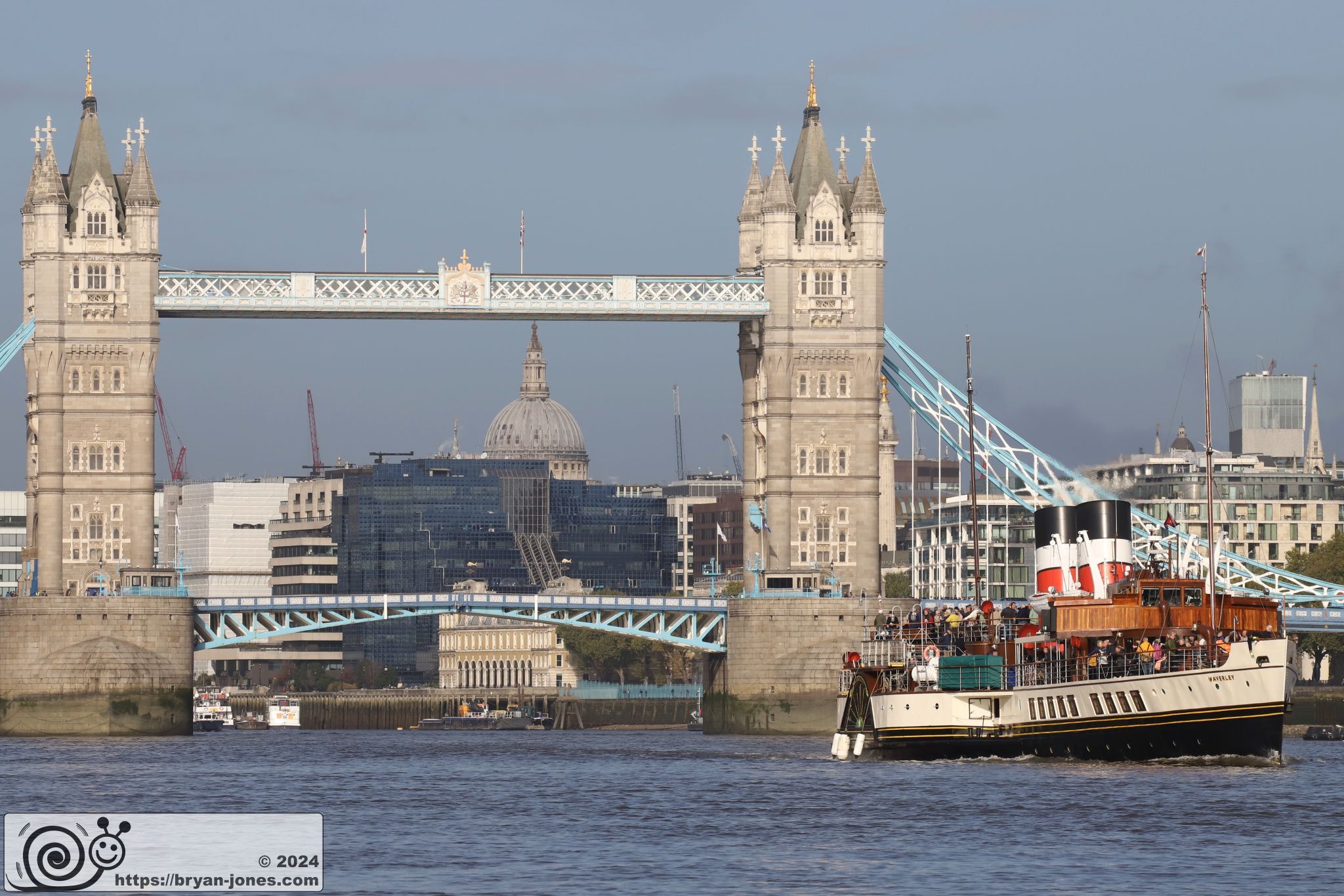 Waverley begins her voyage away from Tower Bridge. 07-Oct-2024