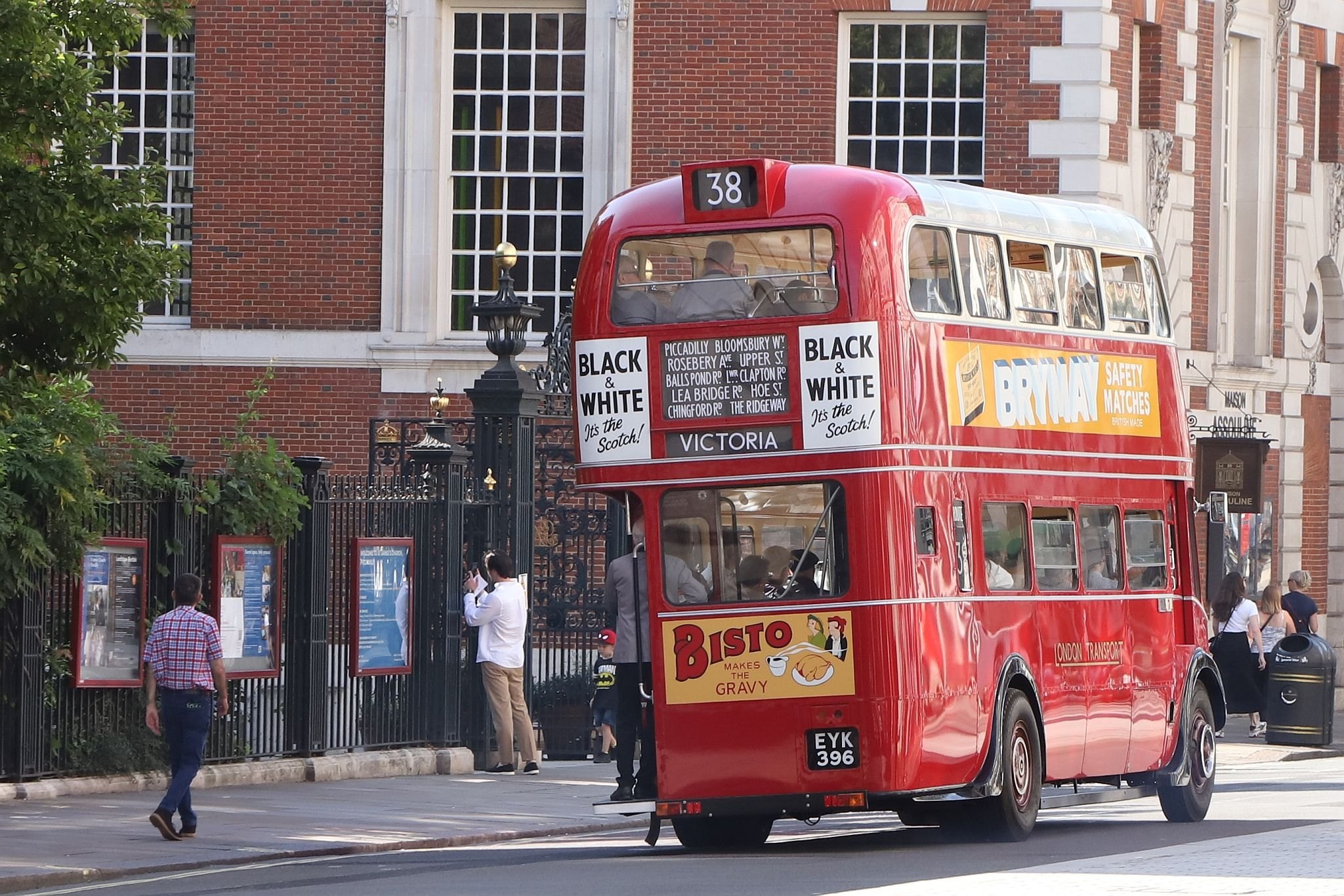 Vintage preserved bus operating route 38 in London on 16-Sep-2023. RT. EYK396. Piccadilly.