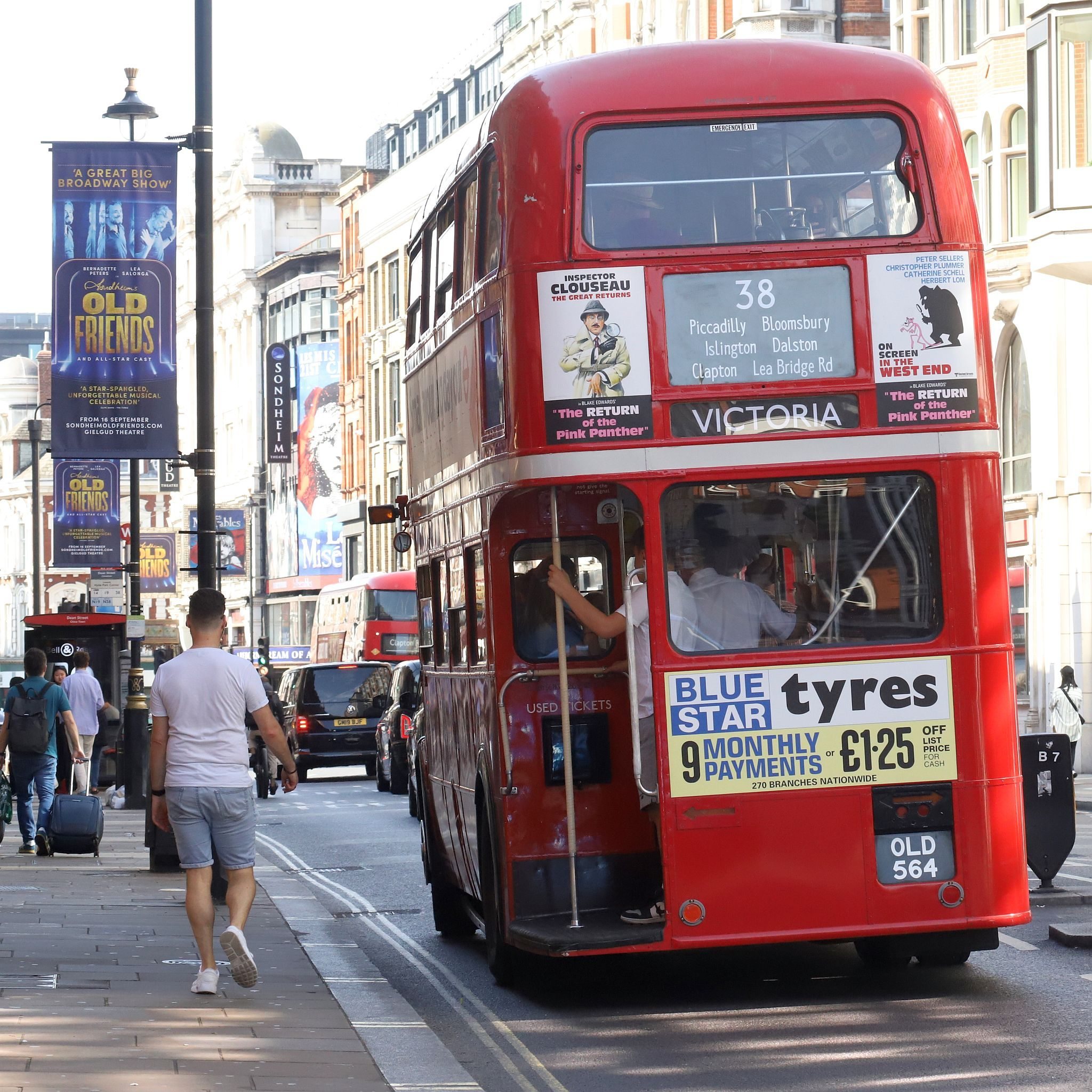 Vintage preserved bus operating route 38 in London on 16-Sep-2023. RT. OLD564. Shaftesbury Avenue.