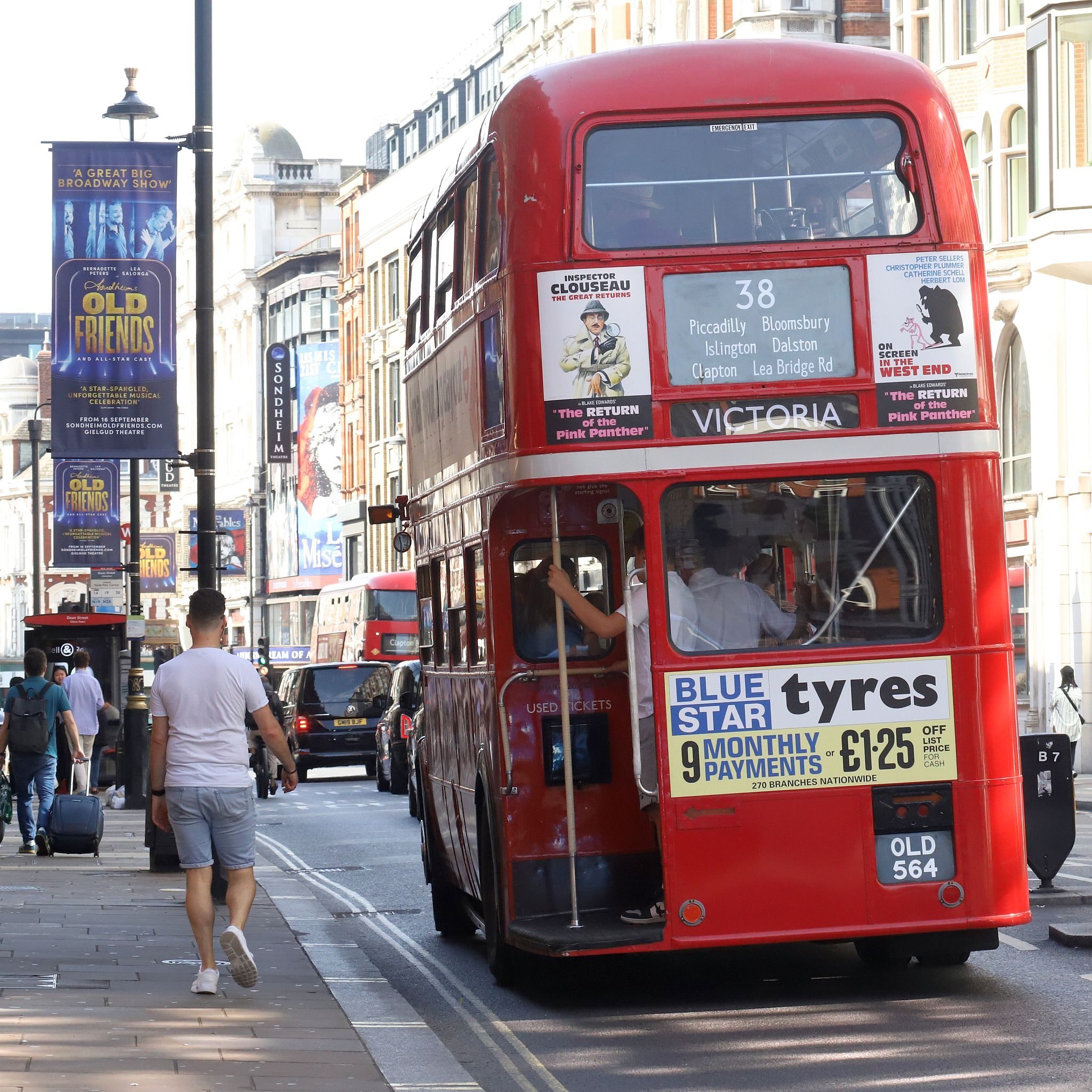 Vintage preserved bus operating route 38 in London on 16-Sep-2023. RT. OLD564. Shaftesbury Avenue.