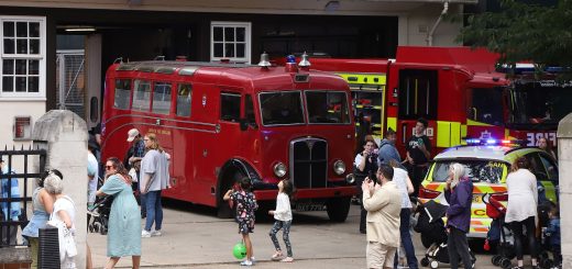 OXT779 is a 1954 London Fire Brigade Emergency Tender (ET) based on an AEC Regent Chassis. Seen at the Euston Fire Station Open Day on 12-Aug-2023 next to the modern day equivalent, the Fire Rescue Unit (FRU).